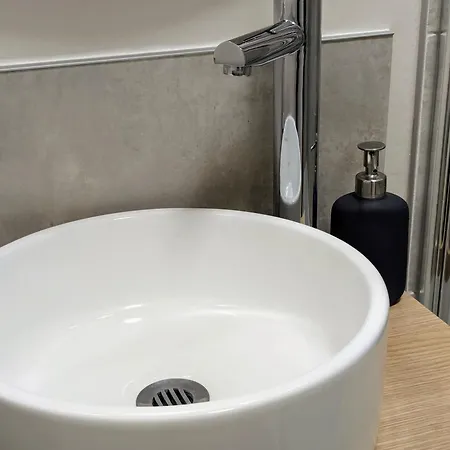 Artist - Center - Bathtub - Terrasse - Full *