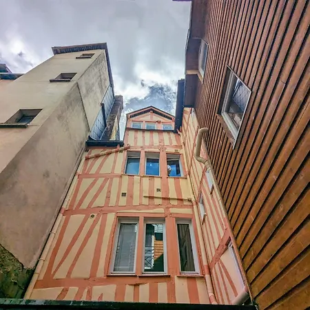 Artist - Center - Bathtub - Terrasse - Full דירה *