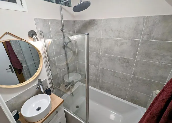 Artist - Center - Bathtub - Terrasse - Full