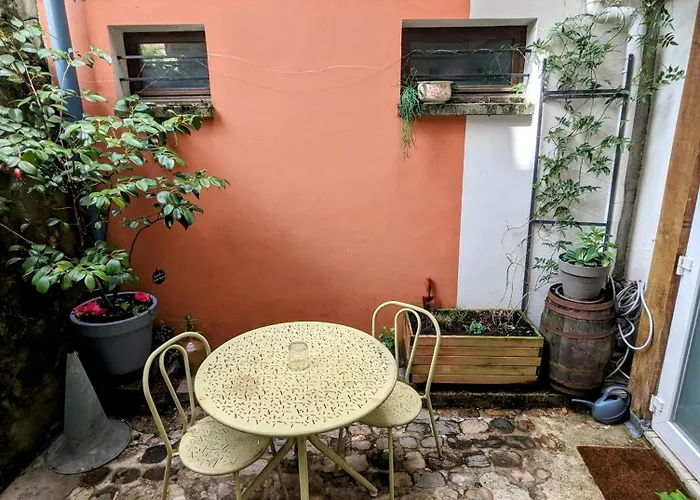 Artist - Center - Bathtub - Terrasse - Full